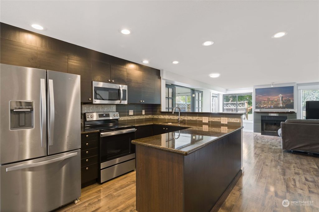 Photo of 414 S 329th Lane, Federal Way, WA 98003 (MLS # 2247252)
