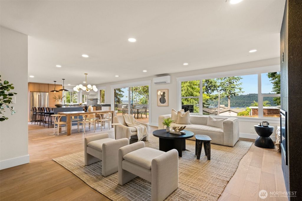 Photo of 14512 38th Avenue NE, Lake Forest Park, WA 98155 (MLS # 2395057)