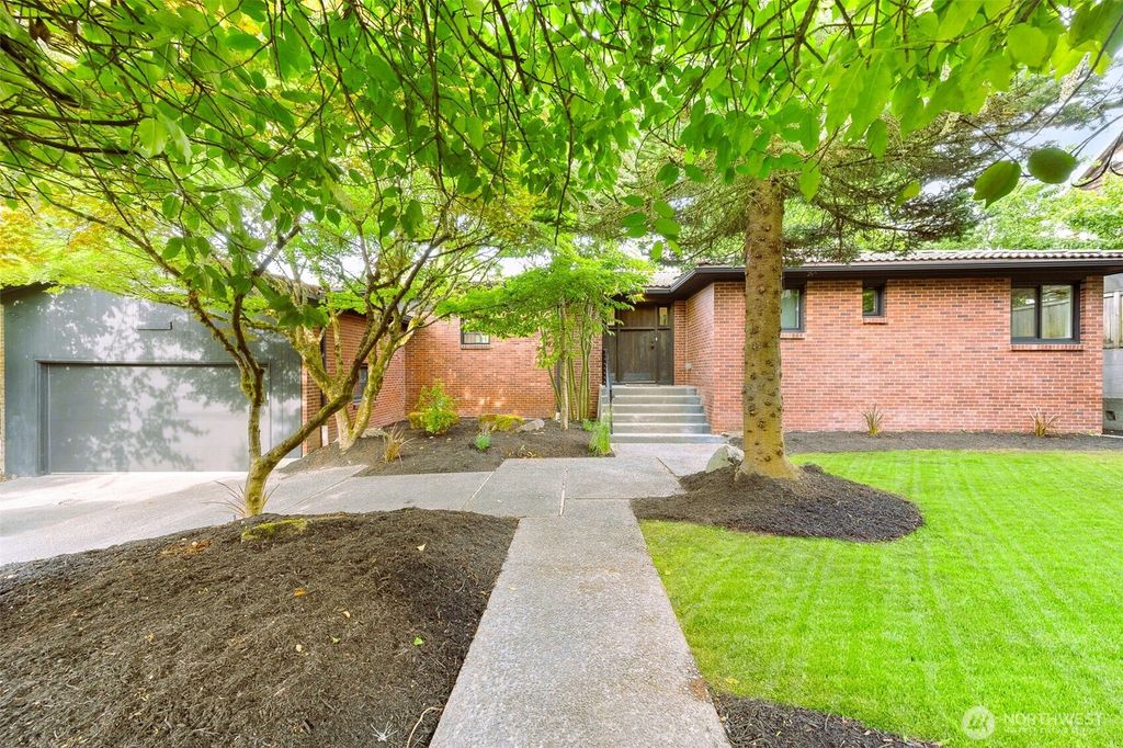 Photo of 14512 38th Avenue NE, Lake Forest Park, WA 98155 (MLS # 2395057)