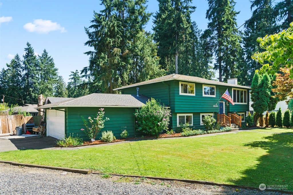 Photo of 1630 215th Street SW, Lynnwood, WA 98036 (MLS # 2140885)