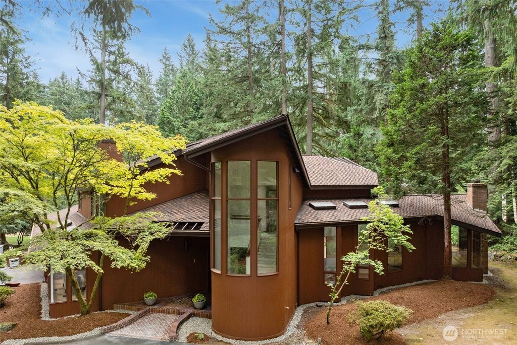 Photo of 5004 134th Place NE, Bellevue, WA 98005 (MLS # 2435257)