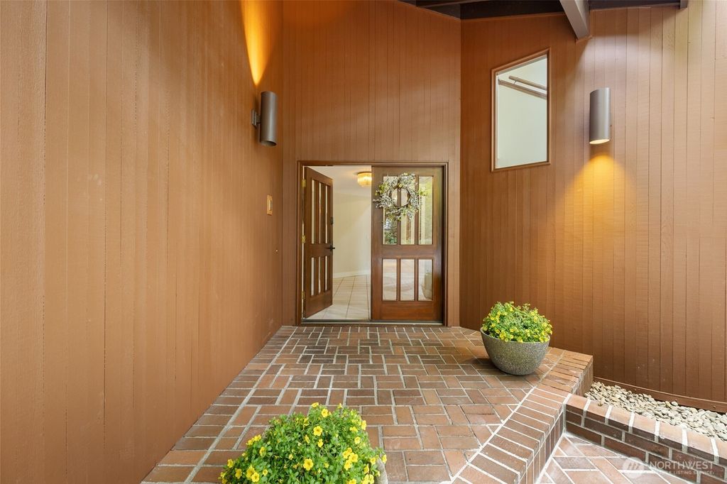 Photo of 5004 134th Place NE, Bellevue, WA 98005 (MLS # 2435257)