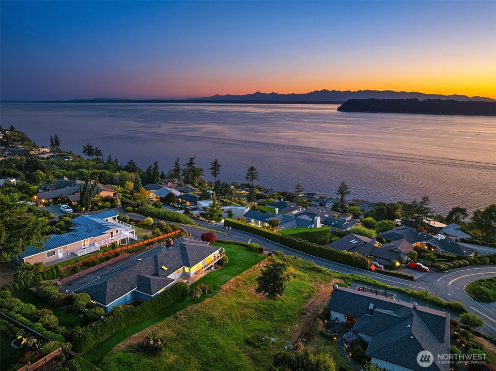 Photo of 9305 62nd Place W, Mukilteo, WA 98275 (MLS # 2410449)