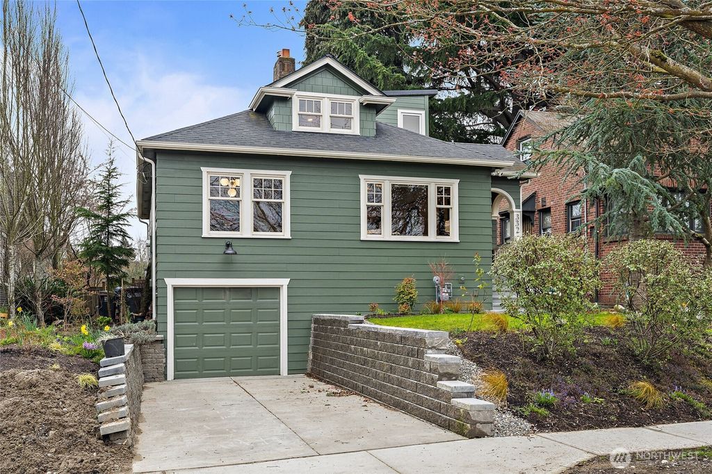 Photo of 332 25th Avenue, Seattle, WA 98122 (MLS # 2492329)