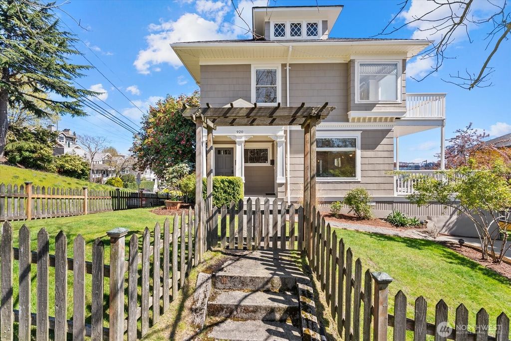 Photo of 920 4th Avenue N, Seattle, WA 98109 (MLS # 2503206)