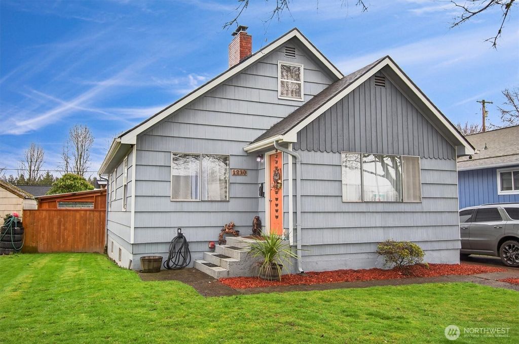 Photo of 1210 8th Avenue, Longview, WA 98632 (MLS # 2485803)