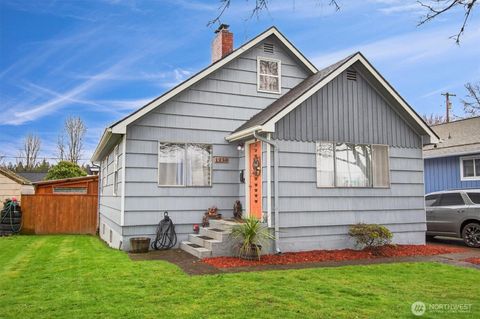 Photo of 1210 8th Avenue, Longview, WA 98632 (MLS # 2485803)