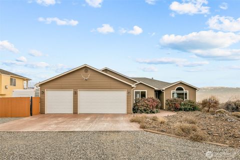 Photo of 2312 Canyon Hills Drive, East Wenatchee, WA 98802 (MLS # 2487634)