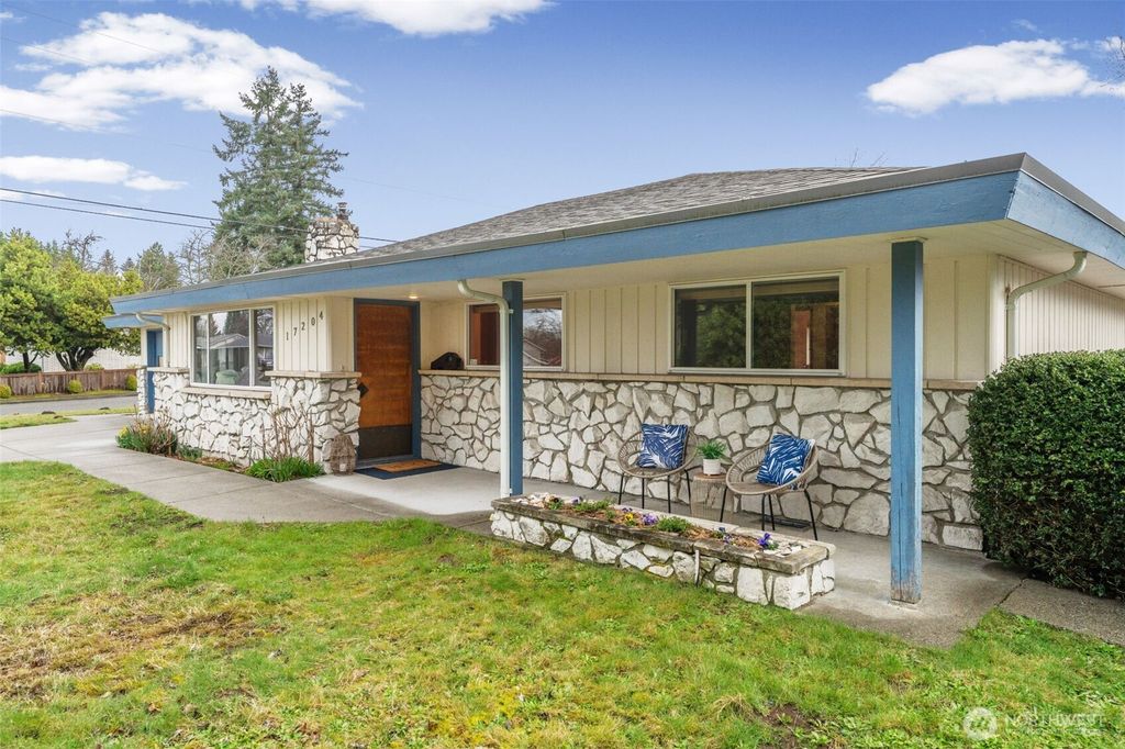 Photo of 17204 128th Avenue SE, Renton, WA 98058 (MLS # 2488544)