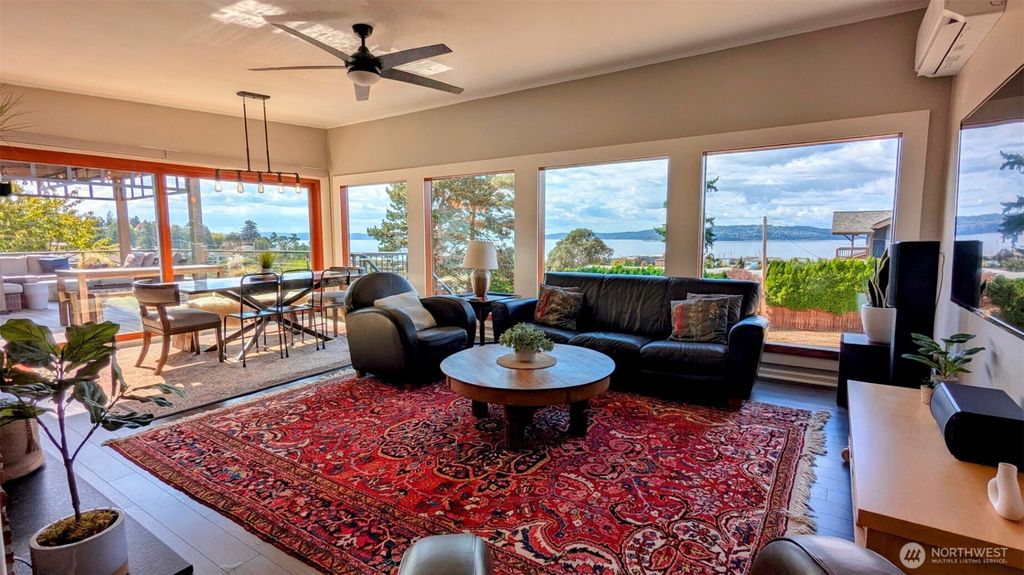Photo of 22629 10th Avenue S, Des Moines, WA 98198 (MLS # 2435916)
