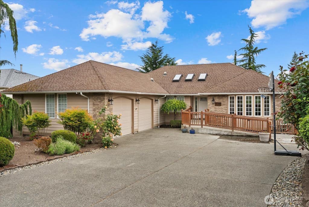 Photo of 9100 189 Avenue Ct E, Bonney Lake, WA 98381 (MLS # 2539328)