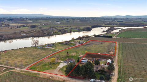 Photo of 3988 E Euclid Road, Mabton, WA 98935 (MLS # 2494645)