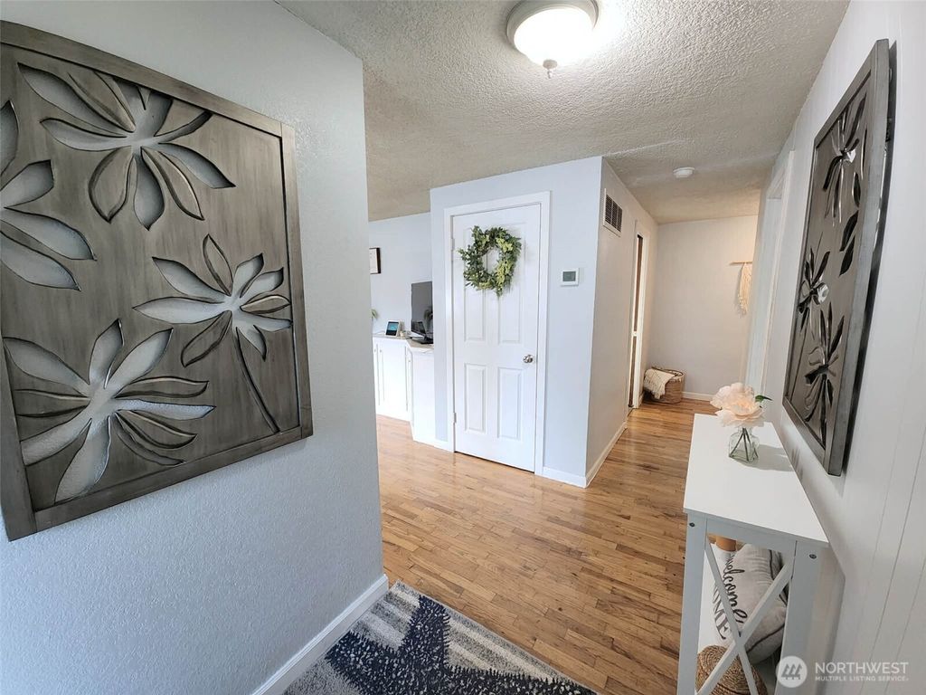 Photo of 511 Emerson Street SW, Tumwater, WA 98512 (MLS # 2472510)