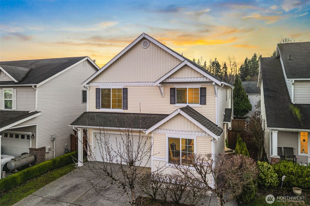 Photo of 2513 NE 2nd Street, Renton, WA 98056 (MLS # 2470241)