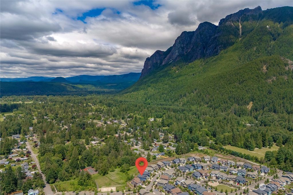Photo of 718 NE 4th Street, North Bend, WA 98045 (MLS # 2254322)