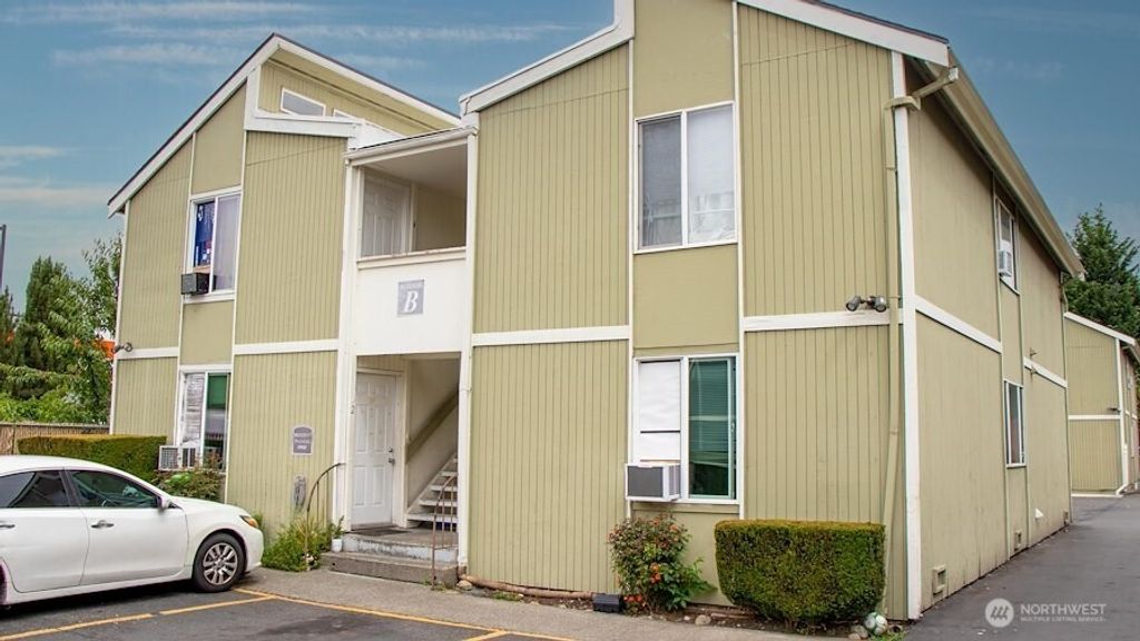 Photo of 733 10th Street NE, Auburn, WA 98002 (MLS # 2429594)