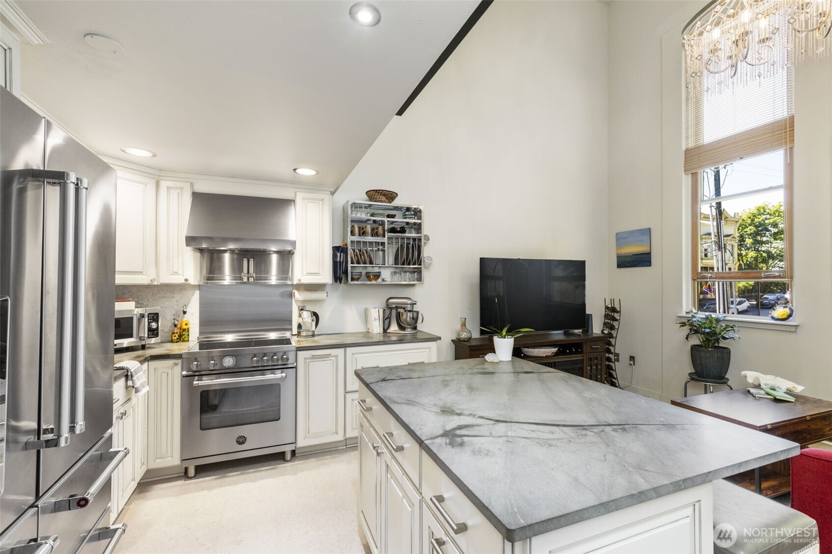 842 Washington Street 203