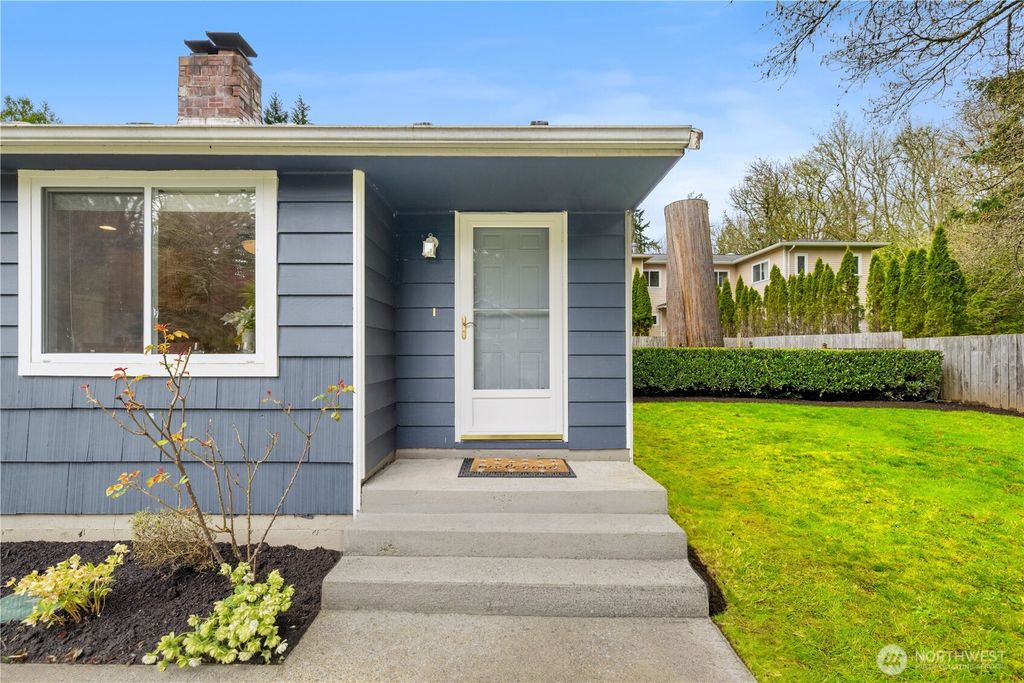 Photo of 16424 NE 40th Street, Redmond, WA 98052 (MLS # 2503004)