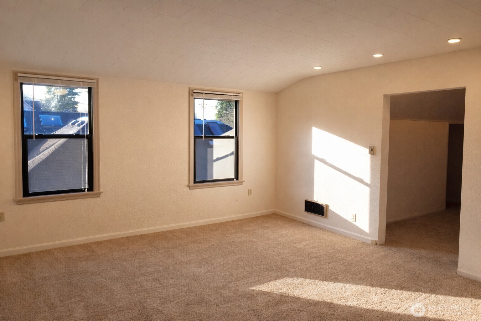 5116 Meridian Avenue N 1/2