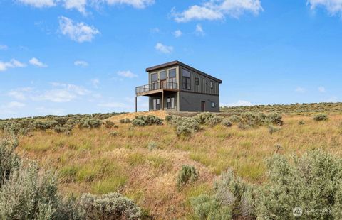 Photo of 1171 Sage Hills Drive, Ellensburg, WA 98926 (MLS # 2528545)
