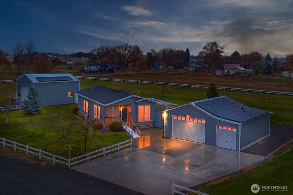 Photo of 2900 E Judge Ronald Road, Ellensburg, WA 98926 (MLS # 2459988)
