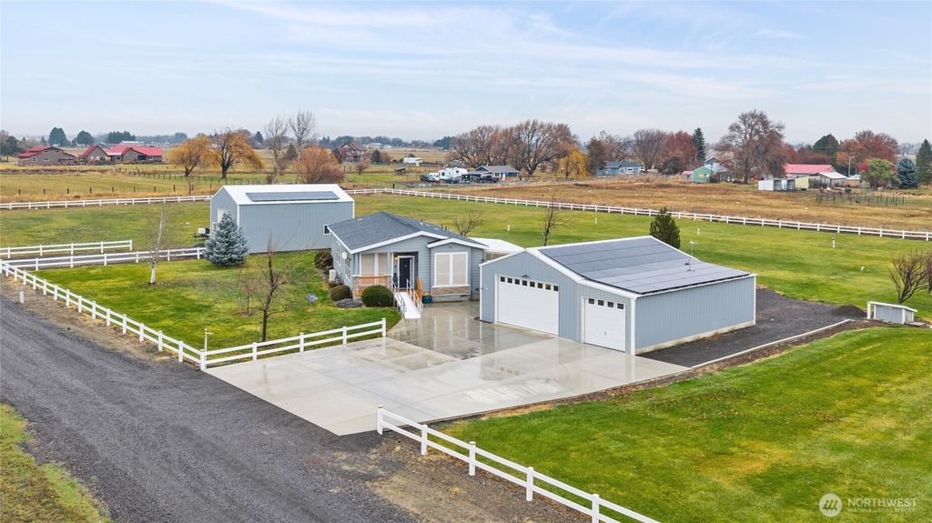 Photo of 2900 E Judge Ronald Road, Ellensburg, WA 98926 (MLS # 2459988)