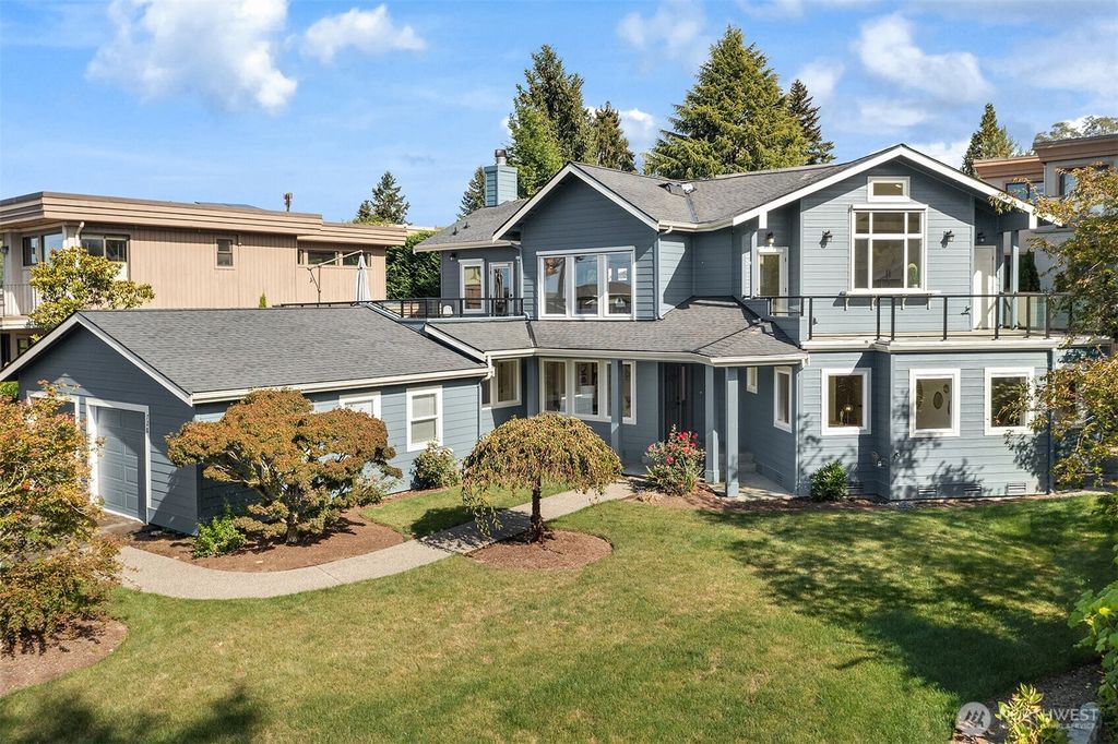 Photo of 728 3rd Street S, Kirkland, WA 98033 (MLS # 2343018)