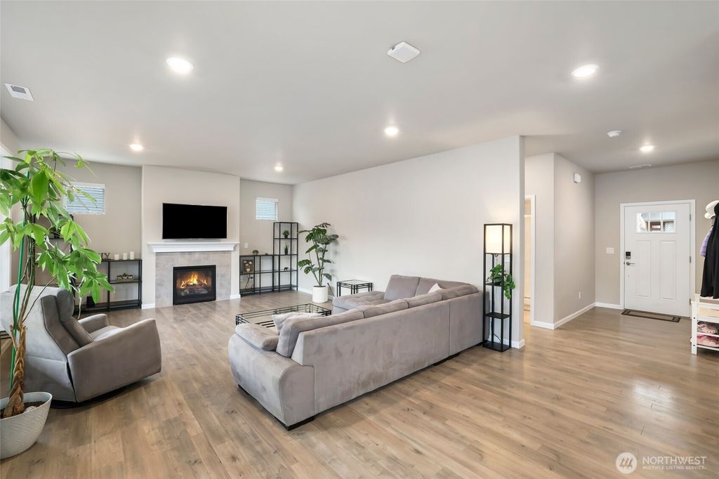 Photo of 25704 207th Place SE, Covington, WA 98042 (MLS # 2478181)