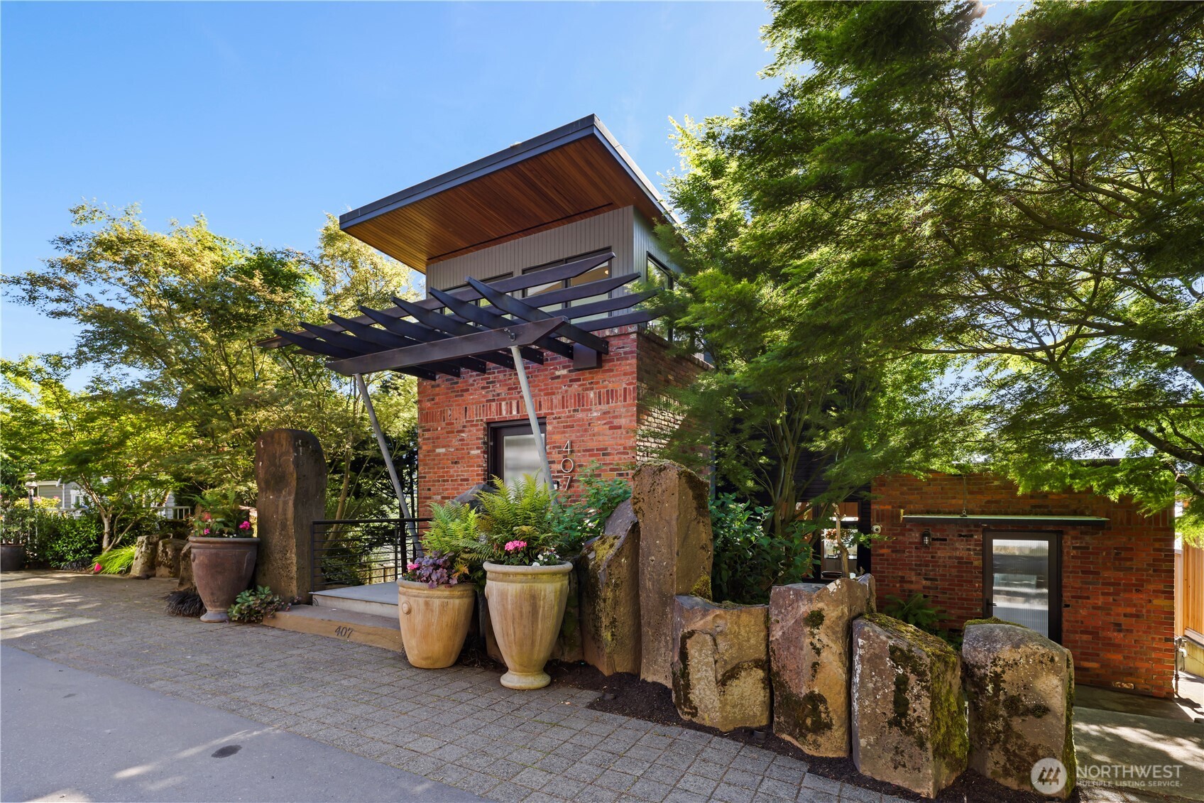 407 5th Avenue W