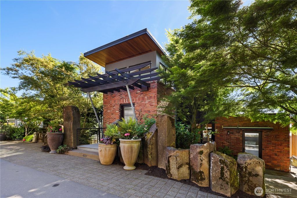 Photo of 407 408 5th Avenue W, Kirkland, WA 98033 (MLS # 2522568)