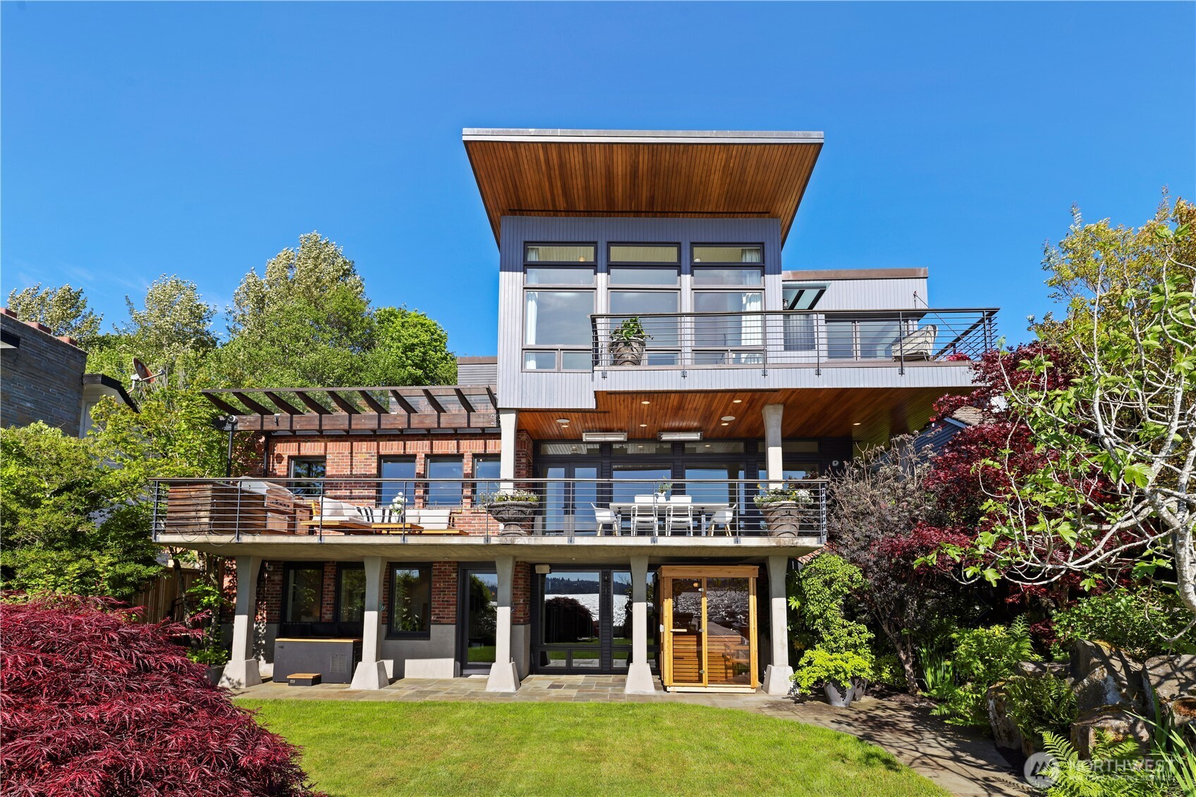 407 5th Avenue W