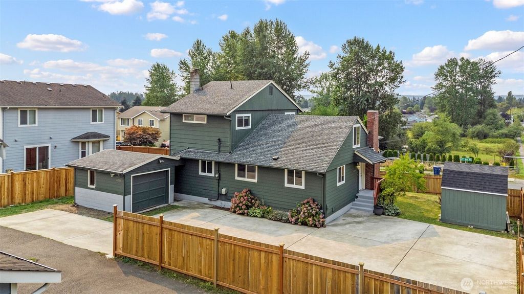 Photo of 6215 107th Place NE, Marysville, WA 98270 (MLS # 2430034)