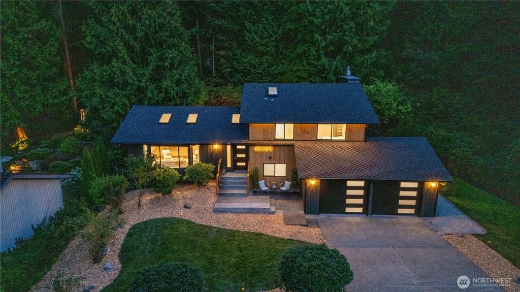 Photo of 10529 32nd Dr SE Dr, Everett, WA 98208 (MLS # 2453768)