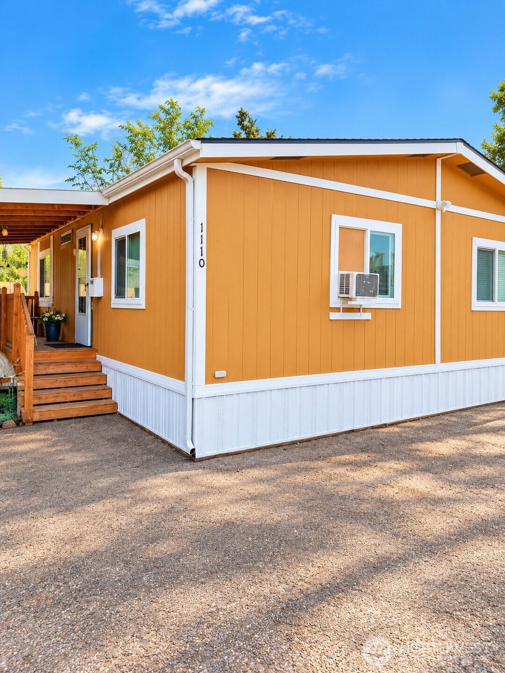 Photo of 1110 Coweeman Lane, Kelso, WA 98626 (MLS # 2588974)