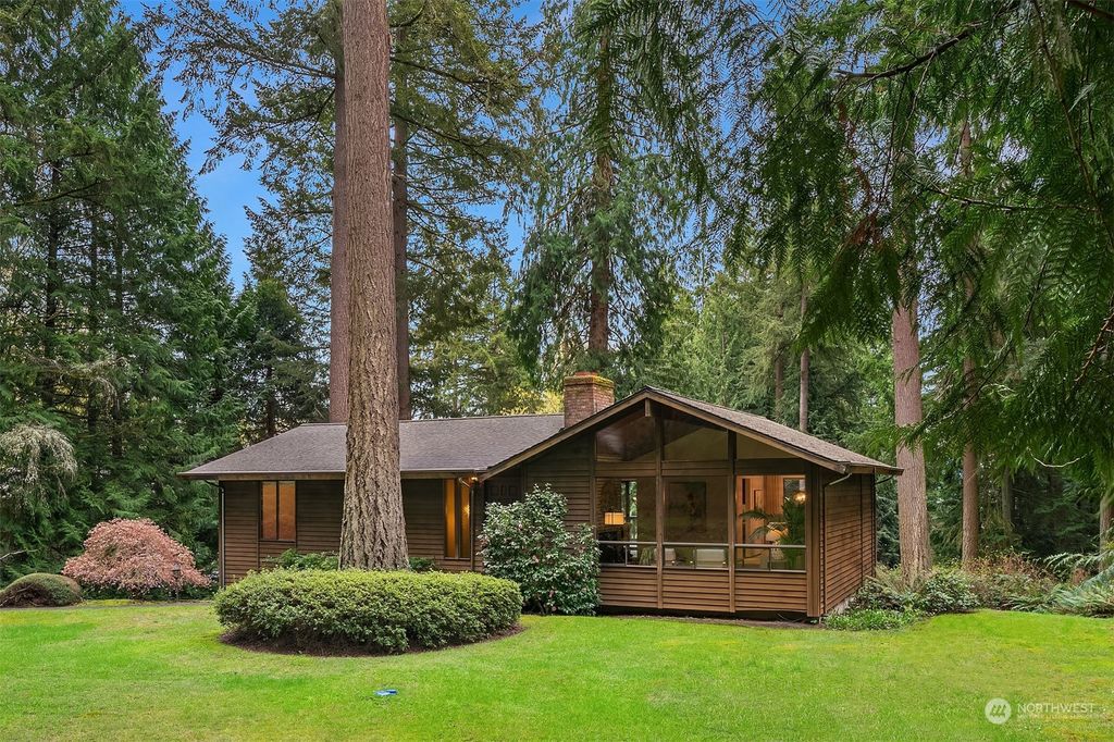 Photo of 21211 SE 39th Street, Sammamish, WA 98075 (MLS # 2221249)