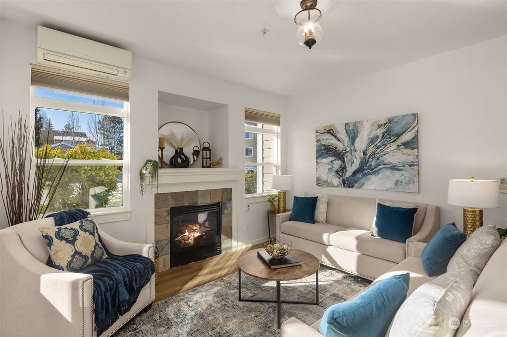 Photo of 567 241st Ln SE Ln, Sammamish, WA 98074 (MLS # 2329714)