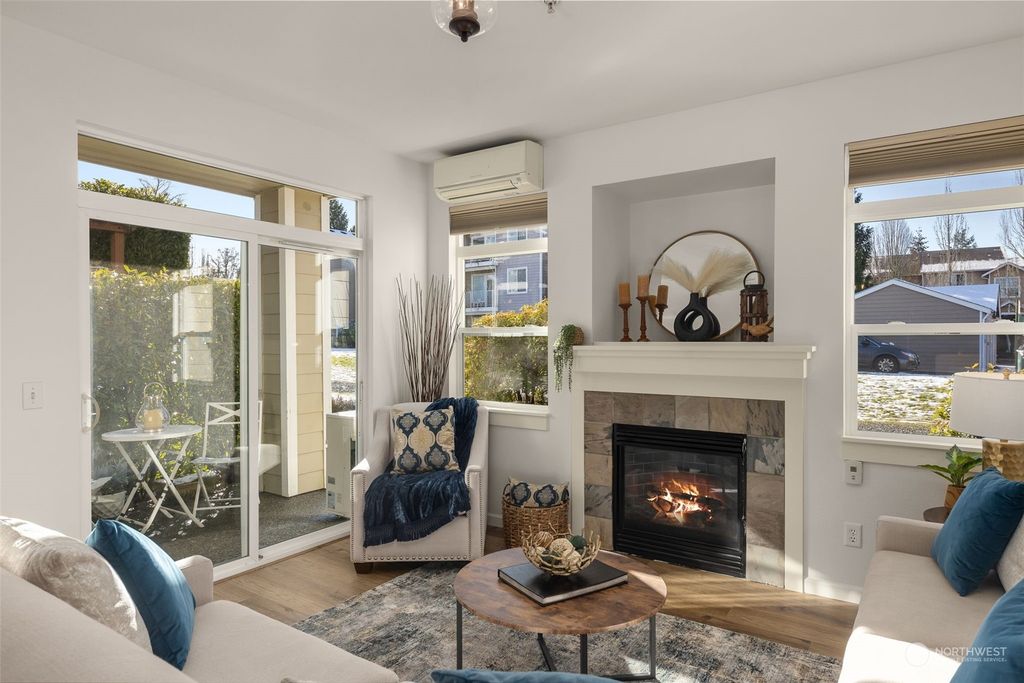 Photo of 567 241st Ln SE Ln, Sammamish, WA 98074 (MLS # 2329714)