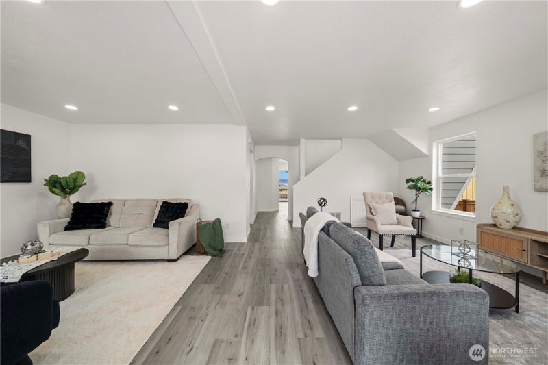 5006 Hyada Boulevard NE