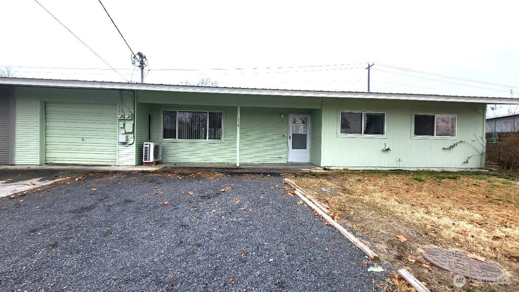 Photo of 8910 Travis Drive, Moses Lake, WA 98837 (MLS # 2458430)