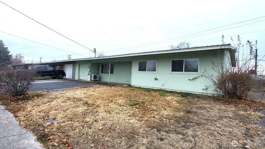 Photo of 8910 Travis Drive, Moses Lake, WA 98837 (MLS # 2458430)