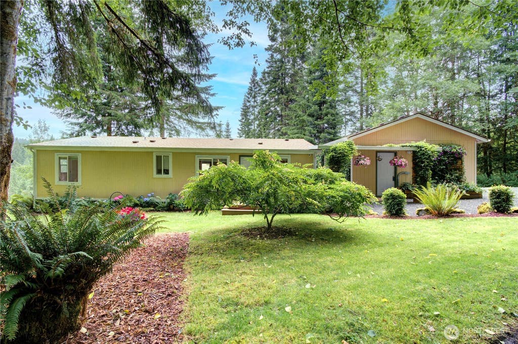 Photo of 140 Leland Road, Longview, WA 98632 (MLS # 2553056)