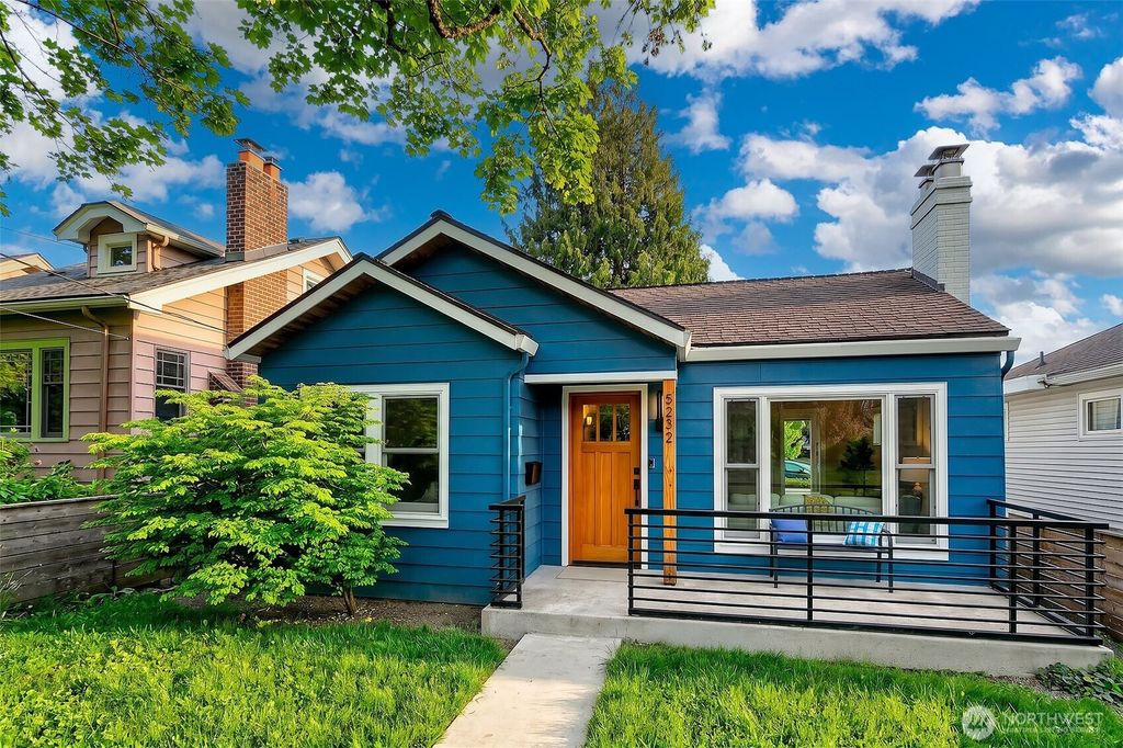 Photo of 5232 38th Avenue NE, Seattle, WA 98105 (MLS # 2519315)