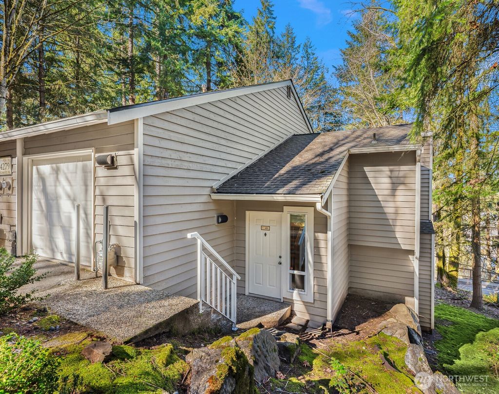 Photo of 4279 152nd Court SE #4B, Bellevue, WA 98006 (MLS # 2340129)