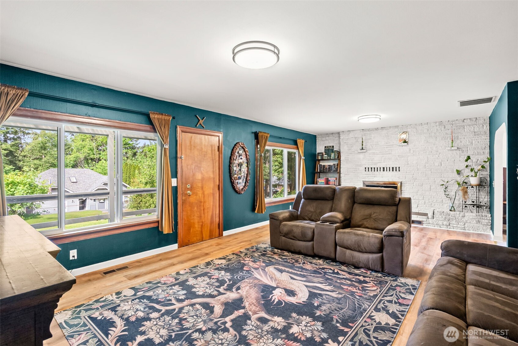 120 NE Riverhill Lane
