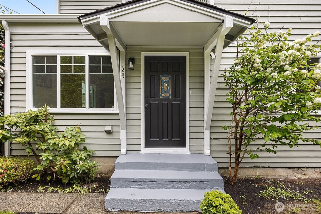 Photo of 123 Lincoln Avenue, Snohomish, WA 98290 (MLS # 2367196)