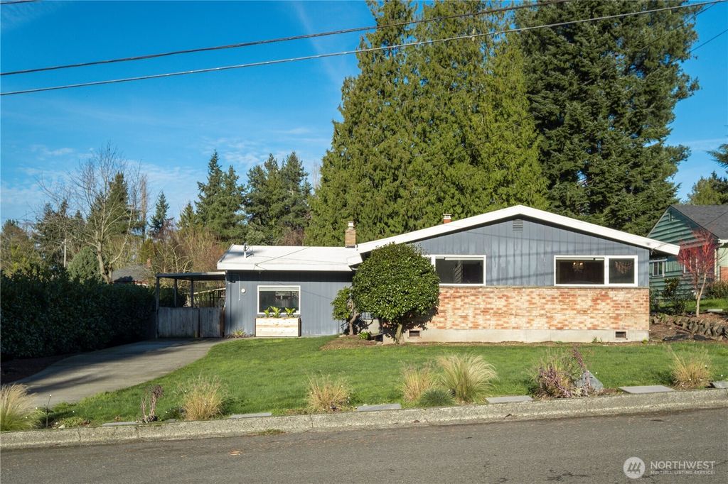 Photo of 310 NE 161st Street, Shoreline, WA 98155 (MLS # 2461298)