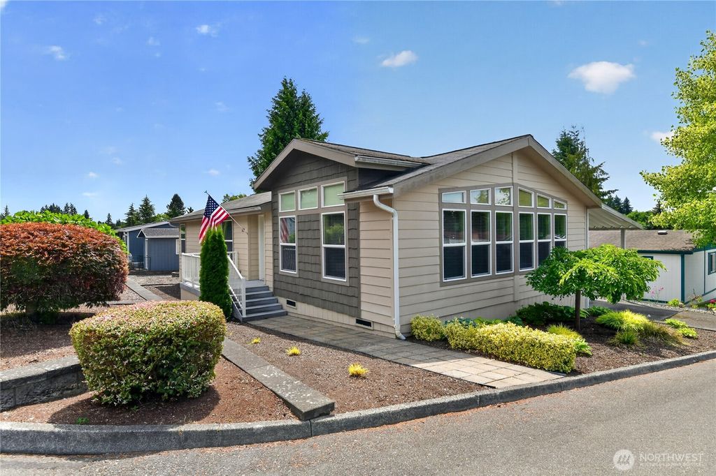 Photo of 1427 100th Street SW #129, Everett, WA 98204 (MLS # 2546678)