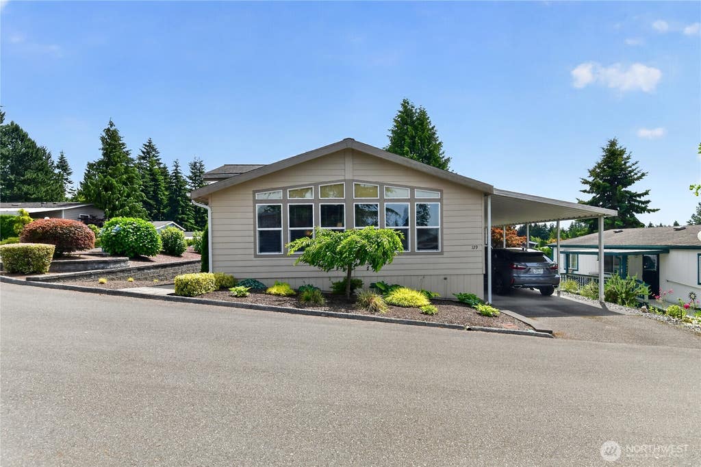 Photo of 1427 100th Street SW #129, Everett, WA 98204 (MLS # 2546678)