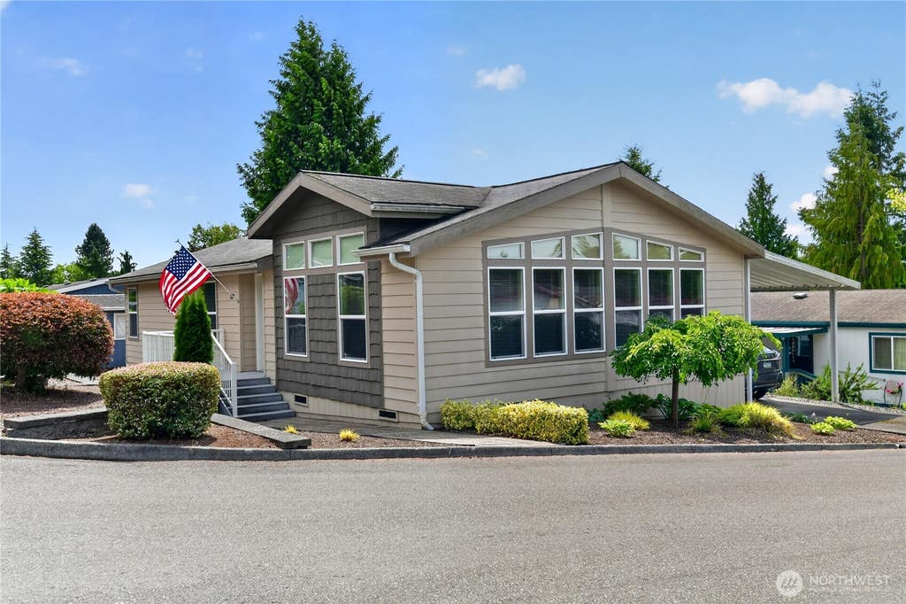 Photo of 1427 100th Street SW #129, Everett, WA 98204 (MLS # 2546678)