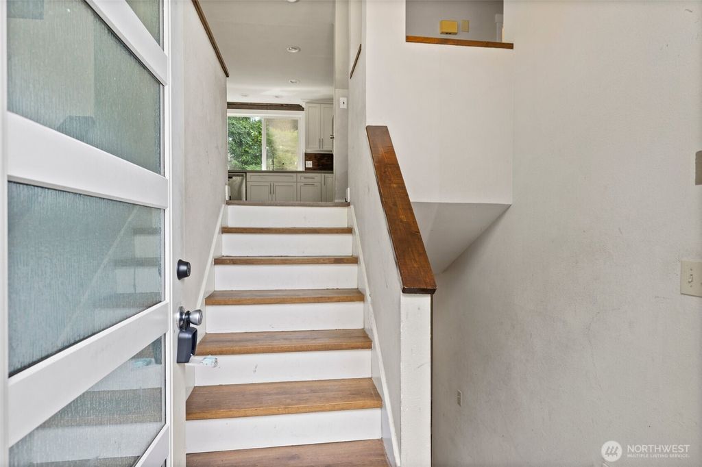 Photo of 421 s 309th Street, Federal Way, WA 98003 (MLS # 2368641)